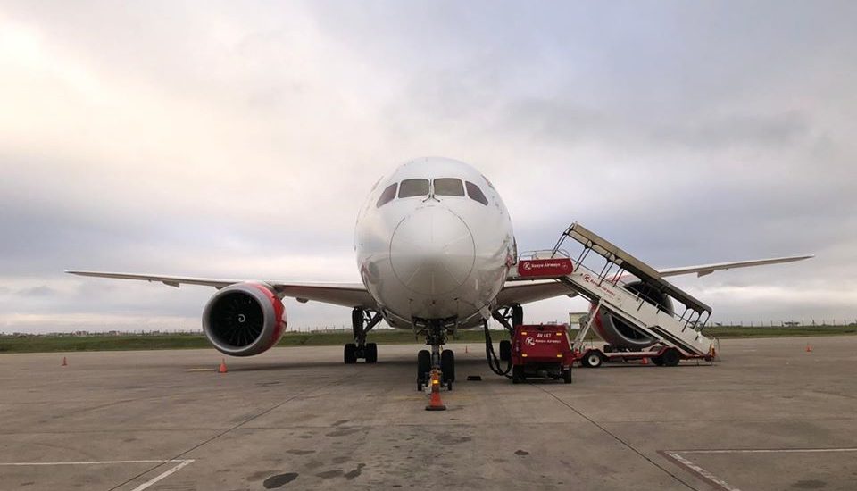 a-dreamliner-upfield-tons-of-flowers-and-vegetables-from-nairobi-to